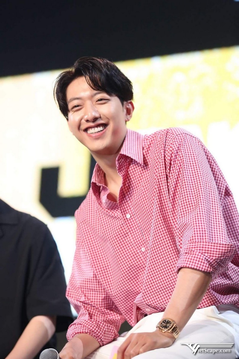 Jungshin CNBLUE hiện vẫn còn độc thân và chưa có ý định muốn hẹn hò