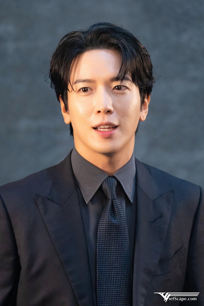 Yonghwa tham gia sáng tác và viết phần lớn các ca khúc của CNBLUE