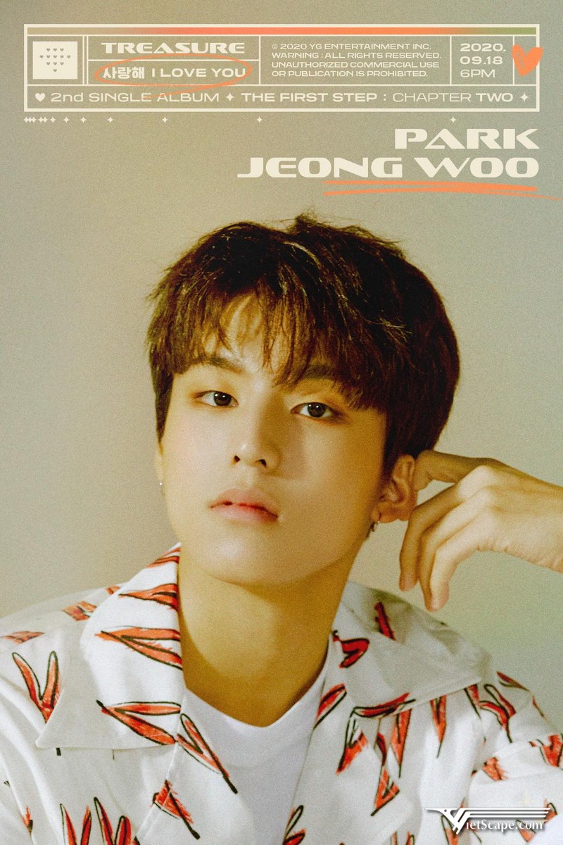 Jeongwoo ra mắt cùng nhóm nhạc nam Treasure vào năm 2020