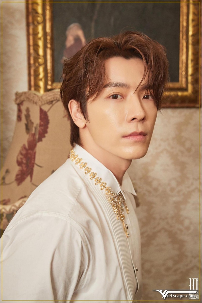 Donghae ký hợp đồng với SM Entertainment sau khi giành được giải thưởng tại Cuộc thi Thanh niên xuất sắc nhất 