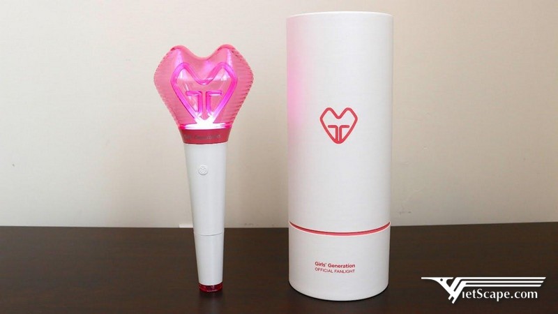 Lightstick của Girls' Generation được thiết kế theo hình trái tim trong suốt và bên trong chứa hình trái tim