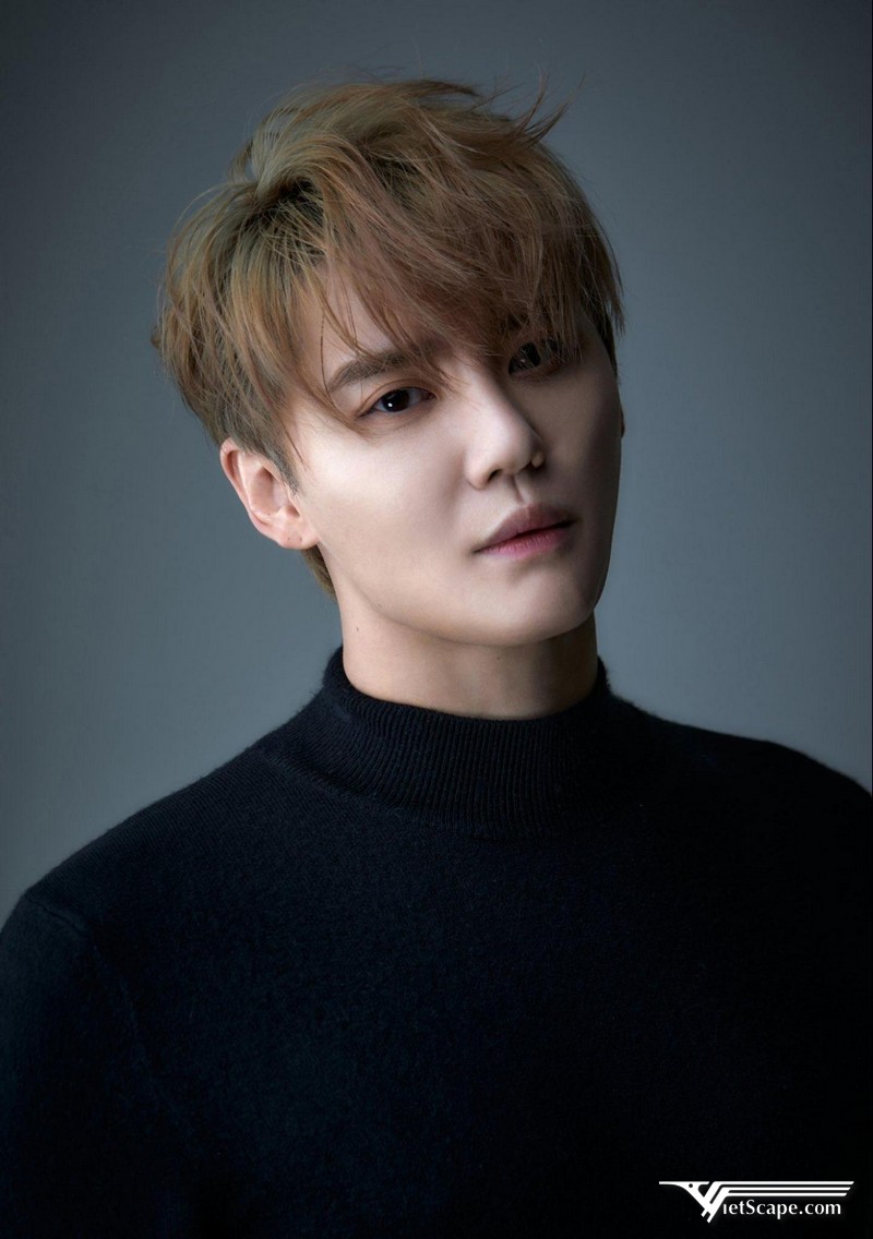 Junsu TVXQ học chuyên ngành Điện ảnh và Nhạc kịch tại Đại học Myongji tốt nghiệp năm 2011