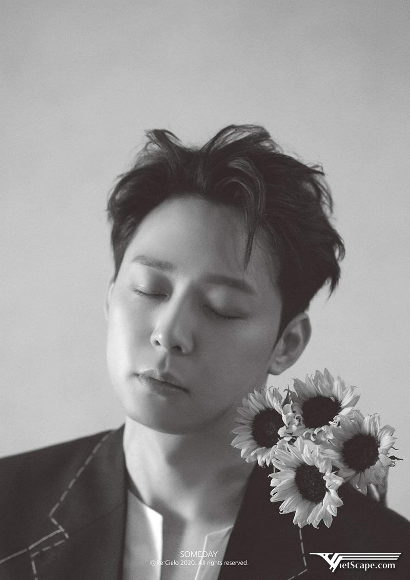 Yoochun gia nhập nhóm nhạc nam TVXQ vào năm 2003 - 2009