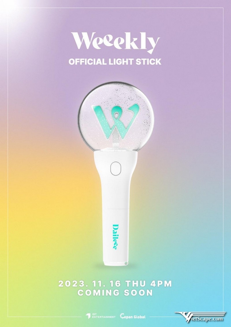 Lightstick của nhóm được thiết kế vô cùng bắt mắt với tông trắng - xanh da trời 